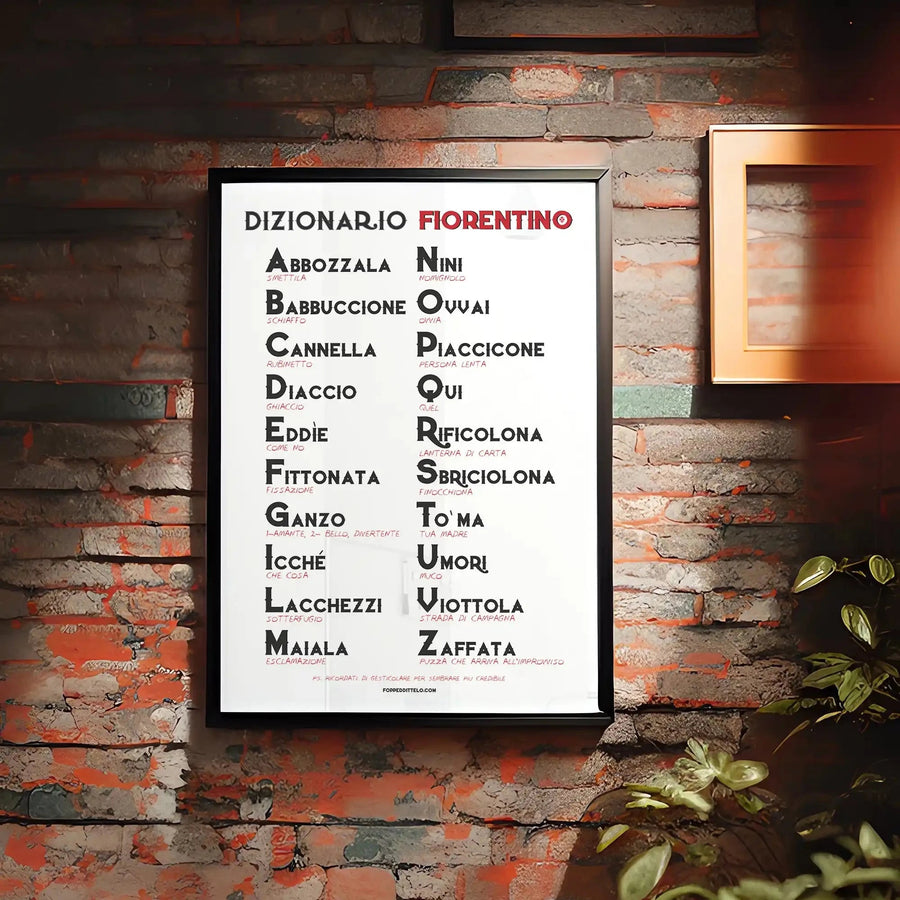 Dizionario fiorentino in cornice bianca su una parete di mattoni rossi