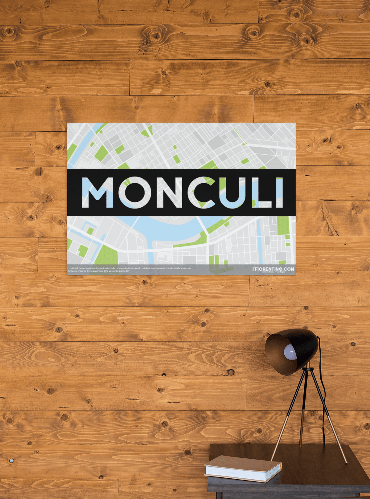 Poster di Monculi appeso su una parete rivestita di legno
